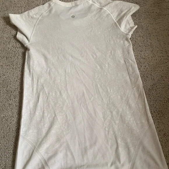 RARE creme floral lululemon Swiflty Tech - Picture 2 of 4